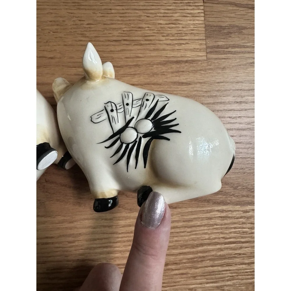 Farmhouse Pig Salt and Pepper Shakers with Metal Basket Caddy Kitchen Decor